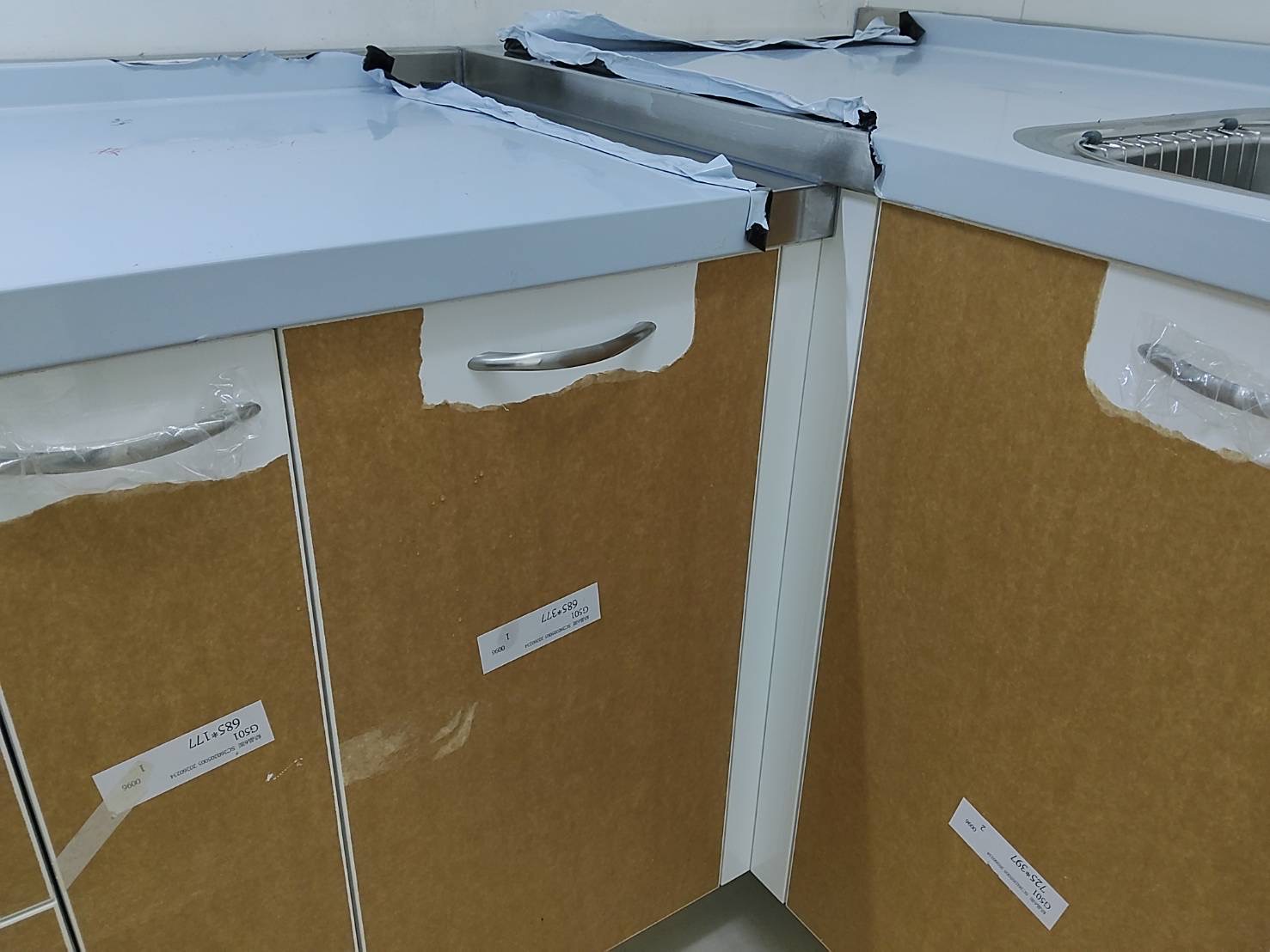 爐台區配置 爐台區與上櫃抽油煙機配置 完工細節