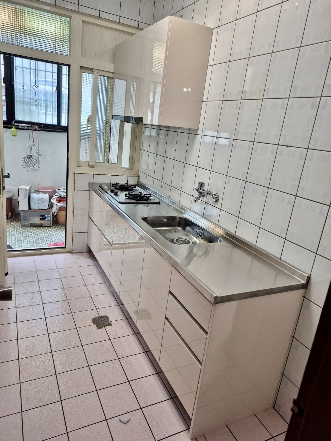 北投石牌 一字型廚具 側視角完工全景 抽油煙機與304不鏽鋼檯面