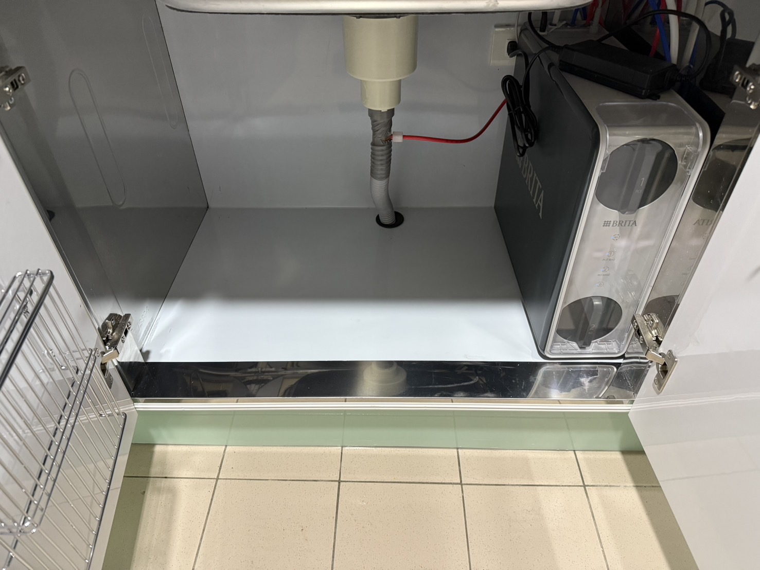 萬華康定路 爐台區 櫻花G2522BG白色檯面爐與R3261SL斜背式抽油煙機