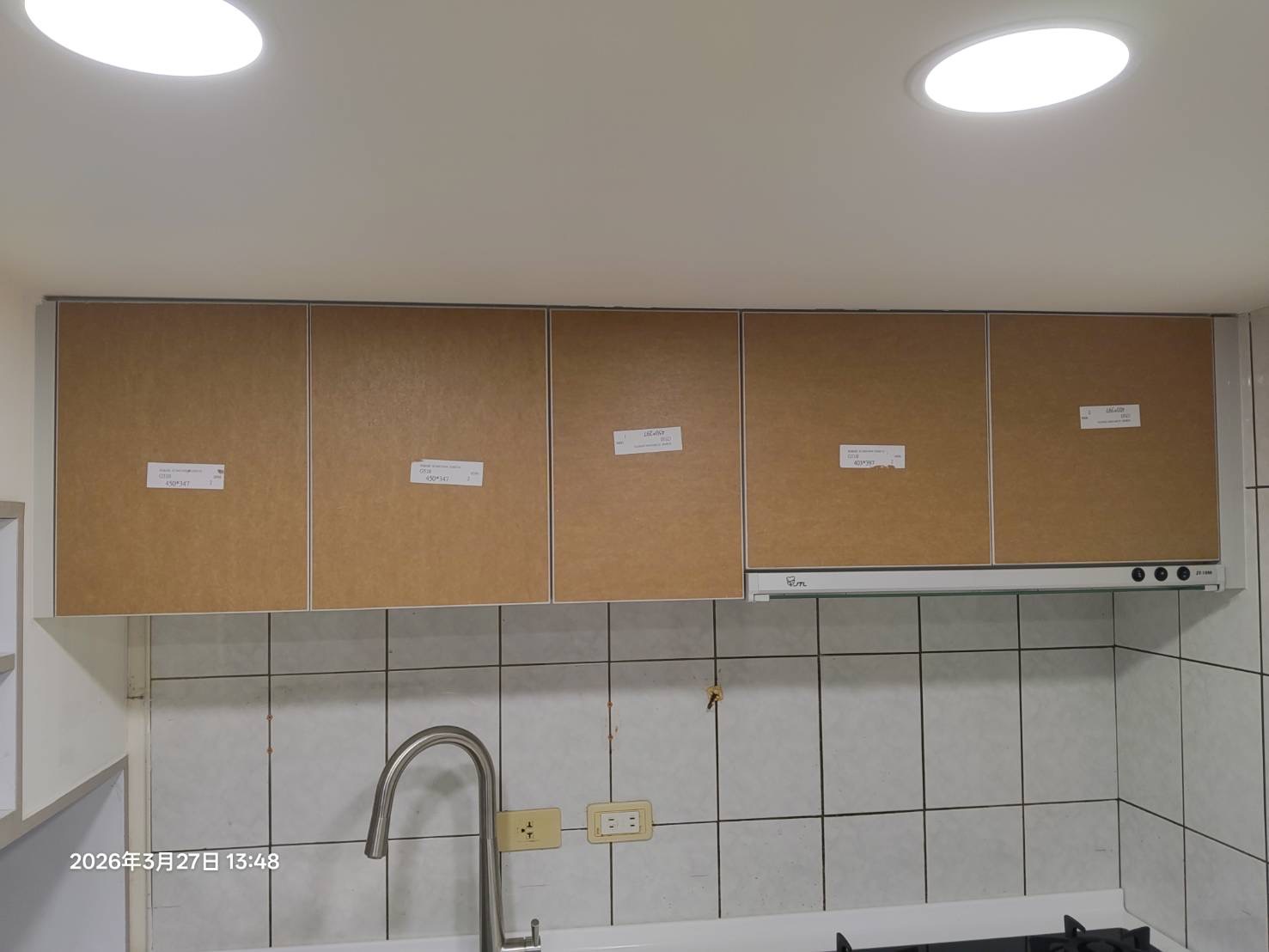 內湖一字型廚房 淺灰白色簡約風 整體施工中全景