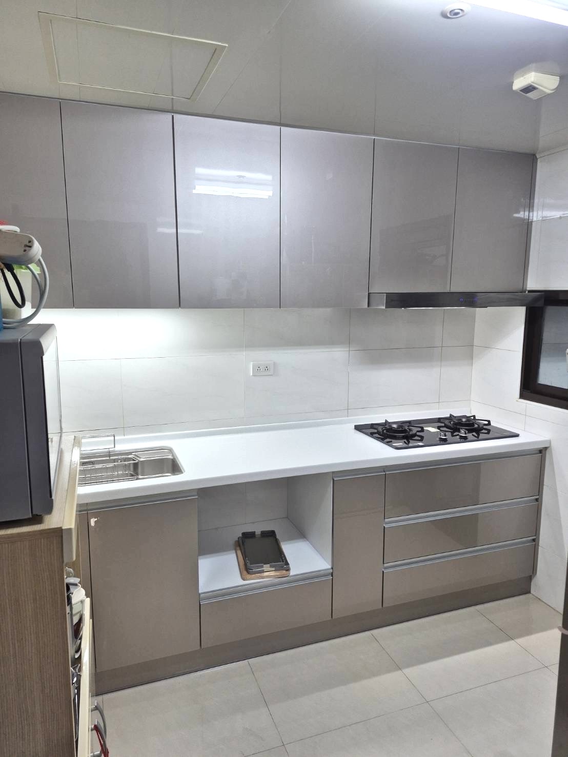 水槽與龍頭配置 水槽區與龍頭近照 韓國人造石檯面