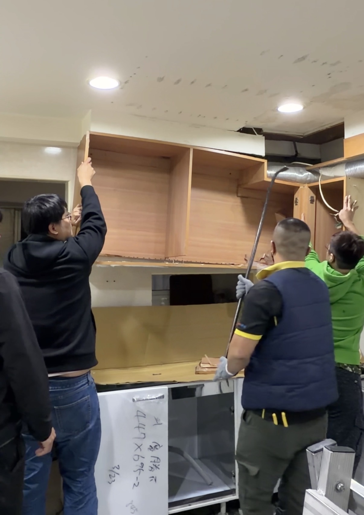 親子下廚情境 亮白色L型廚房