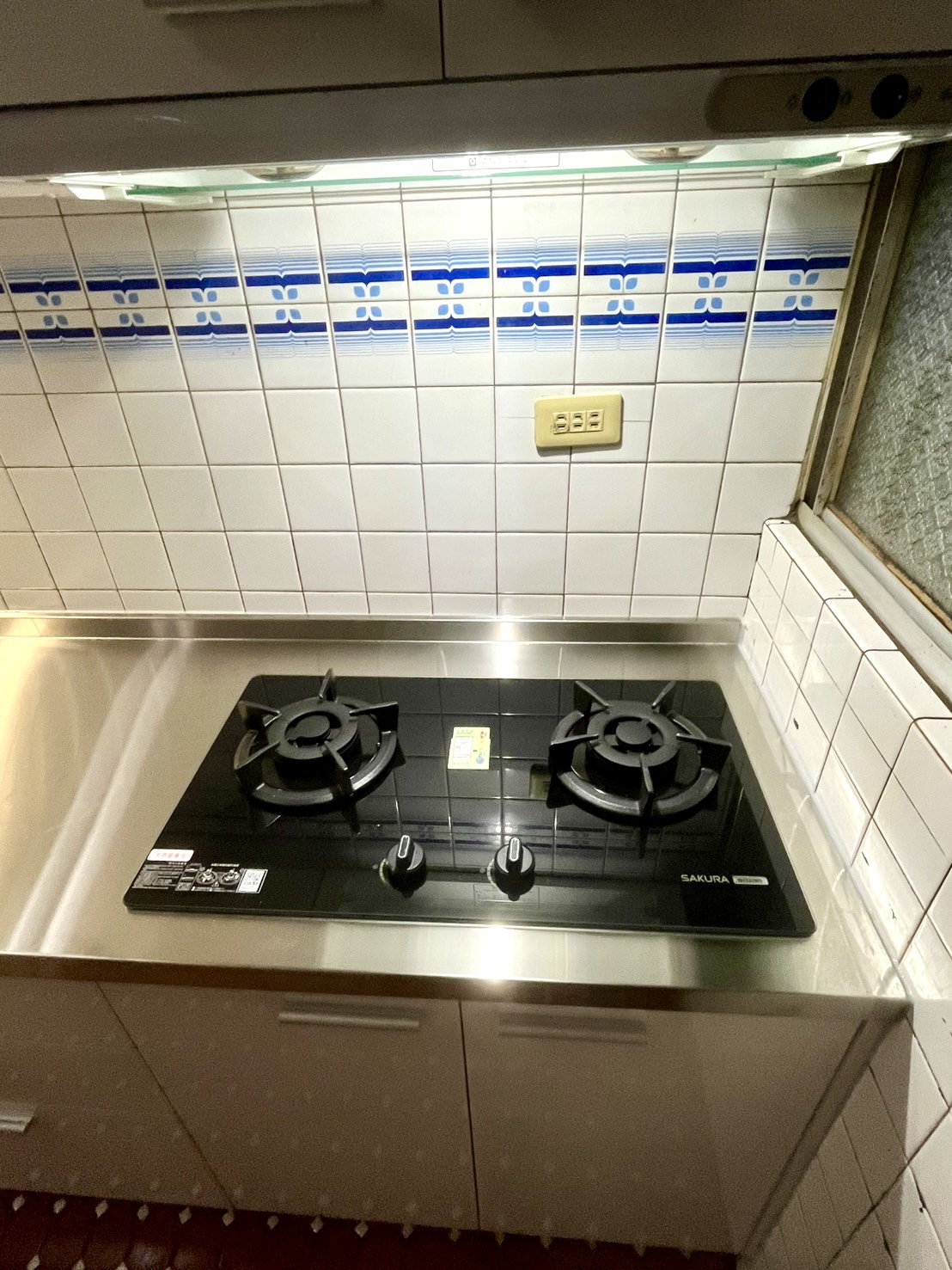 瑞佐T1-620水槽與壁式龍頭配置