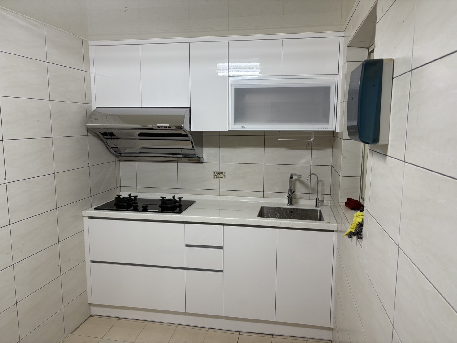 喜特麗雙口爐與斜背式油煙機配置