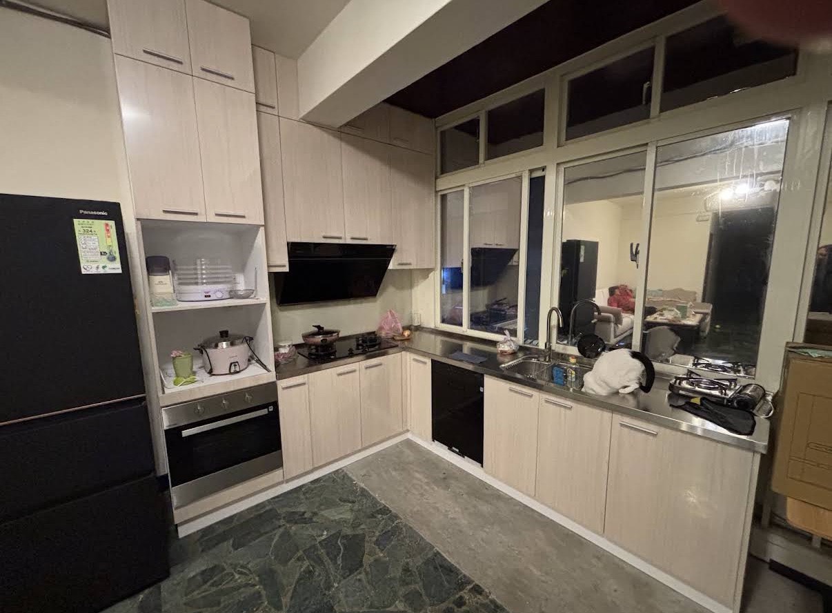 新北泰山 L 型廚房 水晶門板 不鏽鋼檯面 整體完工照