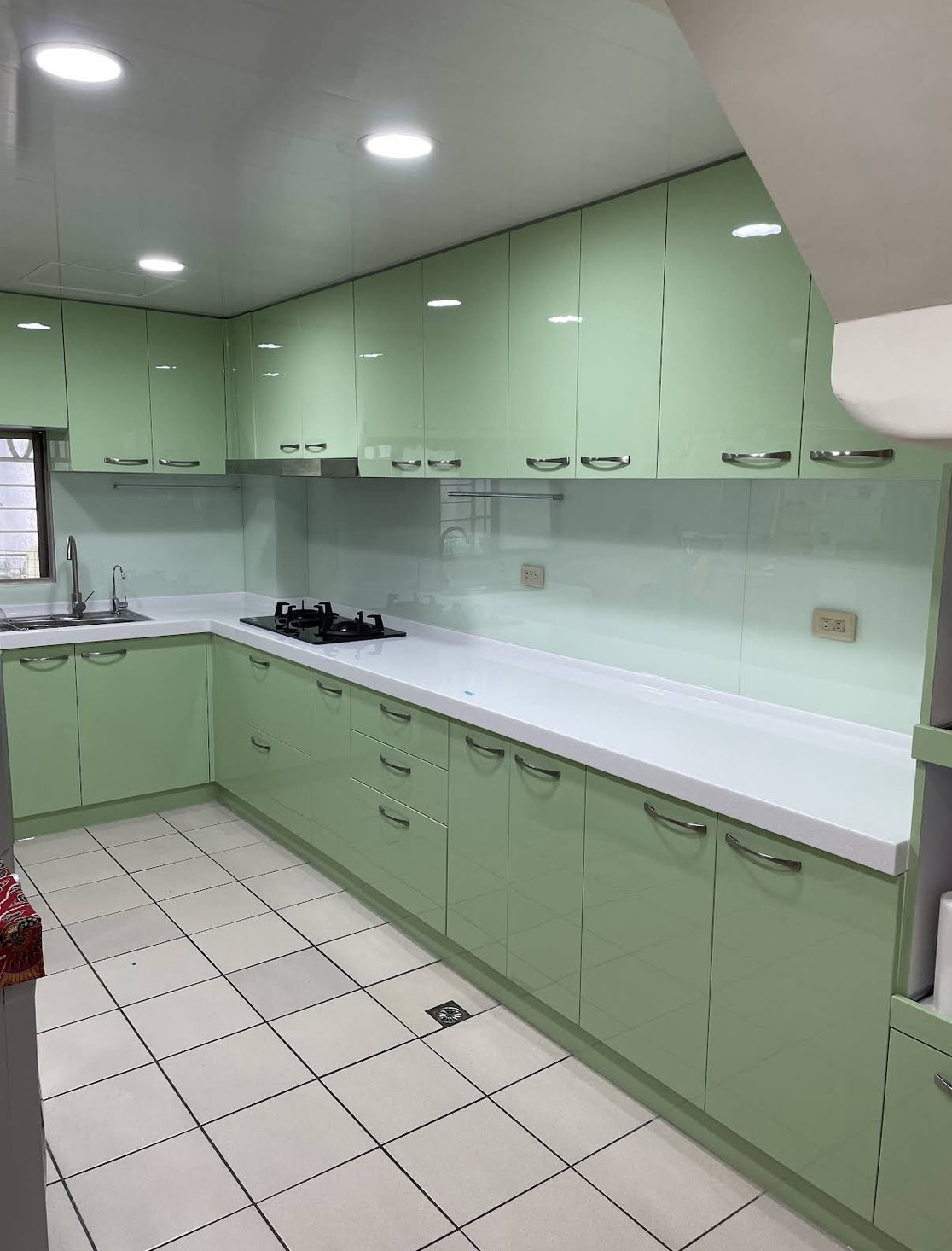 內湖 L 型廚房 韓國人造石檯面 與完整收納