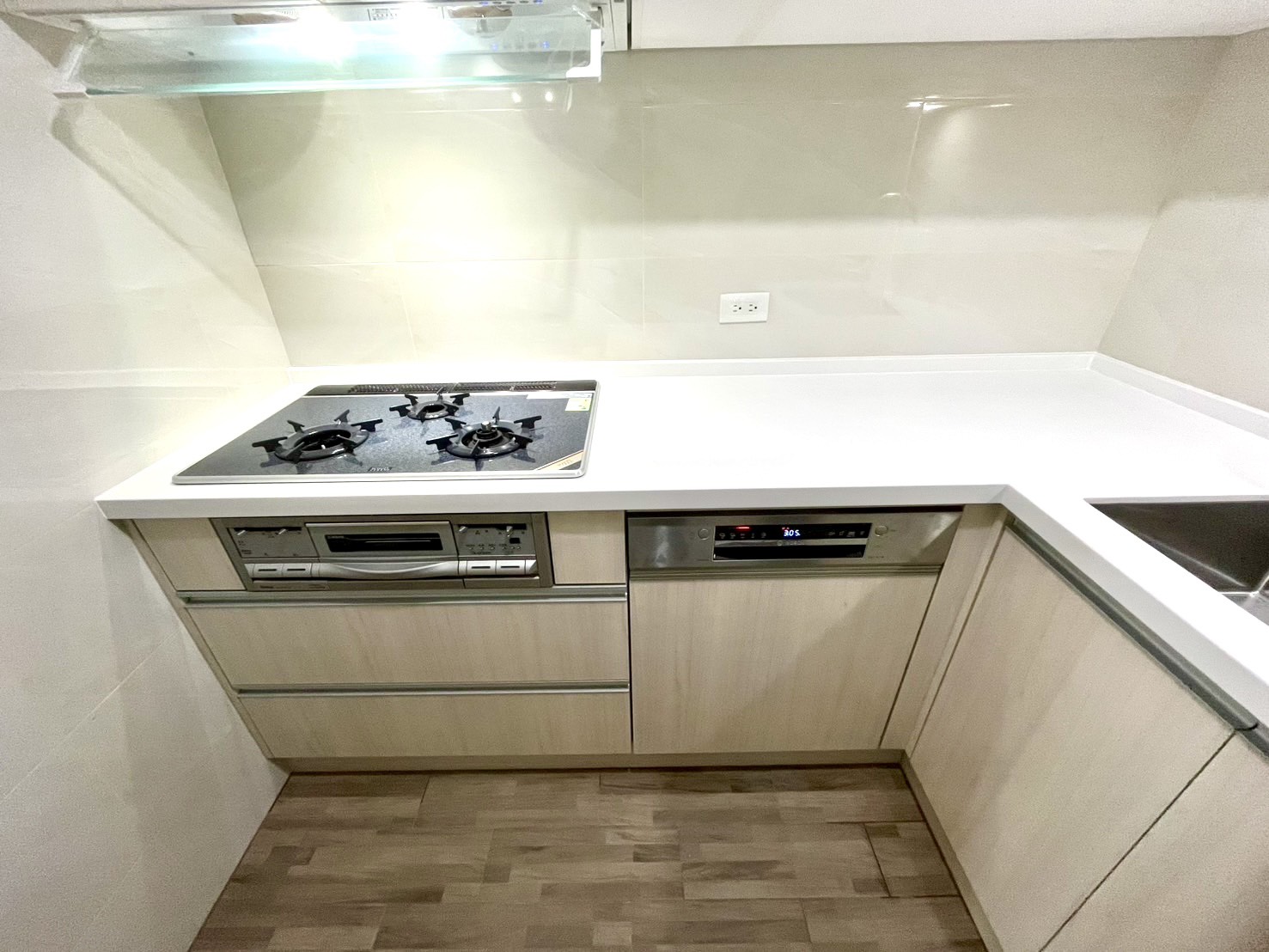 不鏽鋼手工水槽與龍頭